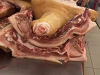 СВИНИНА

猪肉。家养猪肉，非常美味。每天都有新鲜猪肉供应。

现有以下部位：
	•	后腿肉
	•	前腿肉
	•	猪排和排骨
	•	五 — фото 5