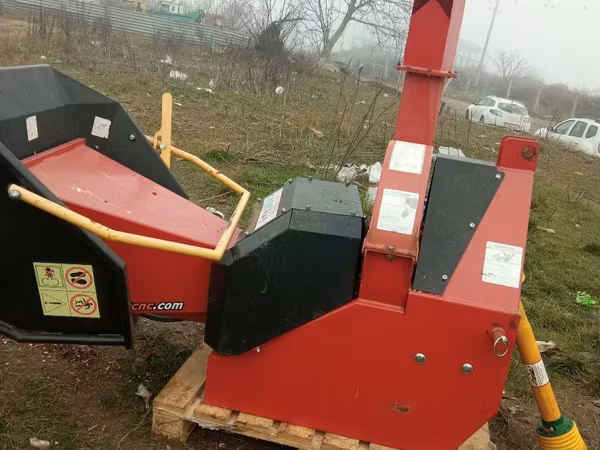 Продается измельчитель веток RT 690 RH со своей гидравликой. Можно на обмен на экскаватор ЮМЗ или
