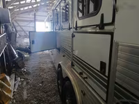 2001 Sundowner Trailers Sunlite Gooseneck Horse Trailer — 5-сурет
