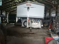 2001 Sundowner Trailers Sunlite Gooseneck Horse Trailer — 4-сурет